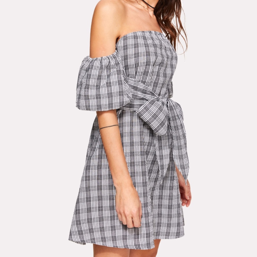 Off the Shoulder Bardot Dress - Picture 2 of 4